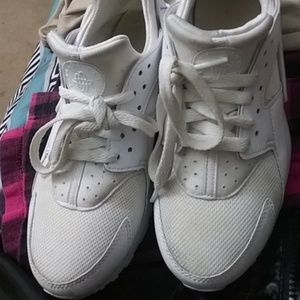 White nike huarache